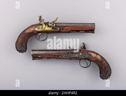 Coppia di pistole Flintlock 1815–34 John Manton & Son l'originale proprietario di questa coppia decorata in modo notevole rimane sconosciuto, ma l'opulenza delle pistole e il carattere continentale suggerisce che potrebbero appartenere a George IV (1762–1830) o a qualcuno nel suo cerchio. Le loro serrature intarsiate in oro sono le più sontuose mai prodotte dalla ditta John Manton durante la sua vita. L'aquila scolpita sul grip, una caratteristica che si trova anche su un paio di pistole del re, realizzate per lui quando era Principe di Galles, ora nella Collezione reale al Castello di Windsor (ACC. n. RCIN 6166), è qui ulteriormente arricchito con occhi intarsiati in oro. Si Foto Stock