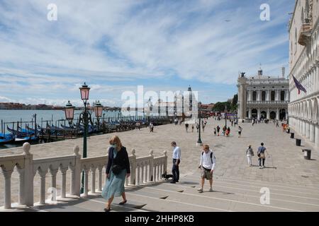 Vista sul Palazzo Ducale e sul molo di San Marco a Venezia. Foto Stock