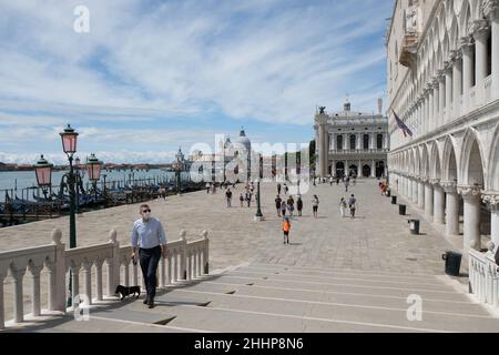 Vista sul Palazzo Ducale e sul molo di San Marco a Venezia. Foto Stock