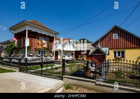 Storiche case in legno nella Bucovina di Romania Foto Stock