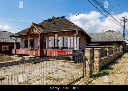 Storiche case in legno nella Bucovina di Romania Foto Stock