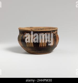 Terracotta tazza a manico singolo fine 8th secolo a.C. Greco, Attico dal deposito Imettos (vedi 30.118.1). Tazza in terracotta a manico singolo. Greco, Attico. Fine 8th secolo a.C. Terracotta. Geometrico. Vasi Foto Stock