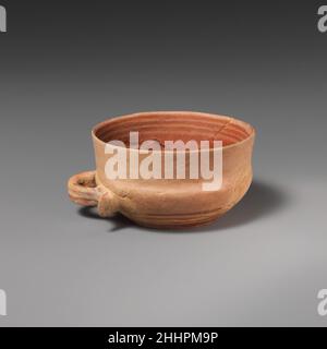 Lekane di terracotta (piatto) fine 8th secolo a.C. Greco, Attico dal deposito Imettos (vedi 30.118.1). Lekane di terracotta (piatto). Greco, Attico. Fine 8th secolo a.C. Terracotta. Geometrico. Vasi Foto Stock