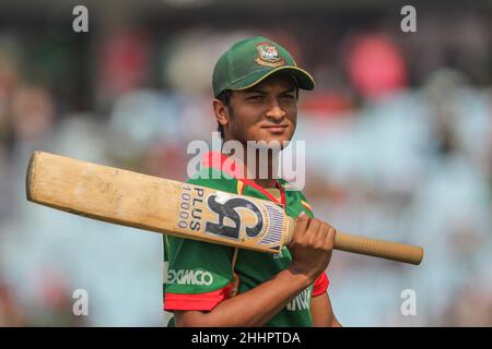 Chittagong, Bangladesh. 11th Mar 2011. Il giocatore di cricket del Bangladesh, Shakib al Hasan in azione durante la partita del 28th, ICC (International Cricket Council) Coppa del mondo di cricket tra Inghilterra e Bangladesh a Chittagong. Il Bangladesh ha vinto con 2 wickets (con 6 palle rimanenti). (Foto di MD Manik/SOPA Images/Sipa USA) Credit: Sipa USA/Alamy Live News Foto Stock