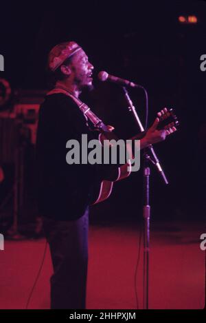 Jimmy Cliff suona dal vivo al Ventura Theater, Ventura CA, 1988 luglio. Il credito fotografico dovrebbe essere: Andrea Donati Foto Stock