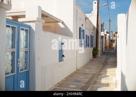 Alloggi tradizionali e strade in Koskinou Rhodes Grecia Foto Stock