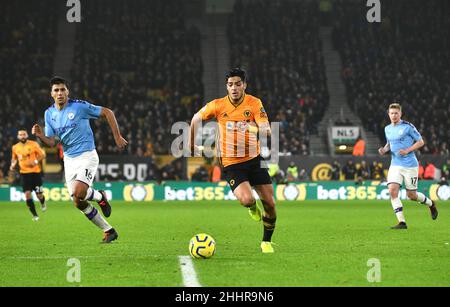 Wolves calciatore Raul Jimenez in azione Wolverhampton Wanderers / Manchester City al Molineux Stadium 27/12/2019 Foto Stock