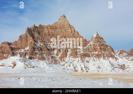 Paesaggio panoramico con neve nel Badlands National Park, South Dakota, USA Foto Stock