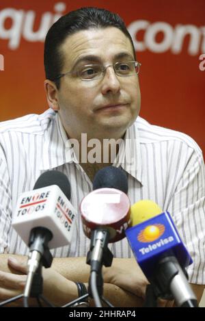 Roberto Ruival presidente del PRI estatal comento acerca de las dichiaraciones de Garman Martínez ex residente nacional del PAN y sobre las positibilidades de la elección el el Tribunal Federal Electoral el 6 agosto 2009 © (foto di Luis Gutierrez)....... Foto Stock