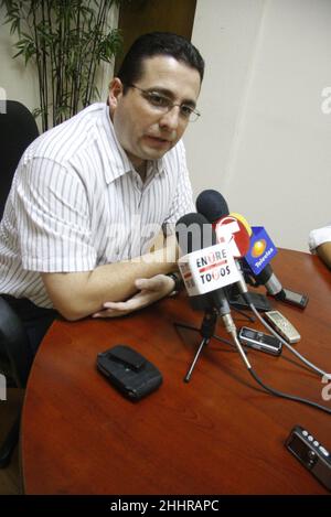 Roberto Ruival presidente del PRI estatal comento acerca de las dichiaraciones de Garman Martínez ex residente nacional del PAN y sobre las positibilidades de la elección el el Tribunal Federal Electoral el 6 agosto 2009 © (foto di Luis Gutierrez)....... Foto Stock