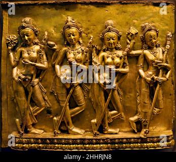 Quattro dakini danzanti Tibet (gDan-sa-mthil) 15th secolo Tibetano dorato bronzo Foto Stock