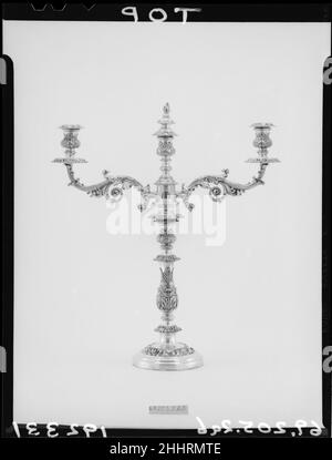 Candelabro ca. 1830. Candelabro ca. 1830. Lastra d'argento su rame. Prodotto in Inghilterra Foto Stock