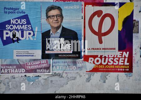 Marsiglia, Francia. 25th Jan 2022. Un manifesto di Jean-Luc Mélenchon è visto in mostra.Posters campagna di Nathalie Arthaud, Fabien Roussel, Philippe Poutou e Jean-Luc Mélenchon, candidati per le elezioni presidenziali francesi del 2022. (Foto di Gerard Bottino/SOPA Images/Sipa USA) Credit: Sipa USA/Alamy Live News Foto Stock