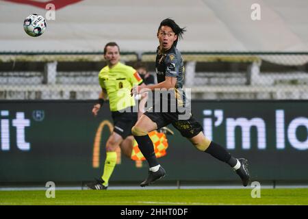 ANVERSA, BELGIO - GENNAIO 25: Daichi Hayashi di Sint-Truidense VV durante la partita della Jupiler Pro League tra il Royal Antwerp FC e Sint-Truidense VV al Bosuilstadion il 25 Gennaio 2022 ad Anversa, Belgio (Foto di Jeroen Meuwsen/Orange Pictures) Foto Stock