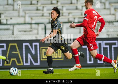 ANVERSA, BELGIO - GENNAIO 25: Daichi Hayashi di Sint-Truidense VV durante la partita della Jupiler Pro League tra il Royal Antwerp FC e Sint-Truidense VV al Bosuilstadion il 25 Gennaio 2022 ad Anversa, Belgio (Foto di Jeroen Meuwsen/Orange Pictures) Foto Stock