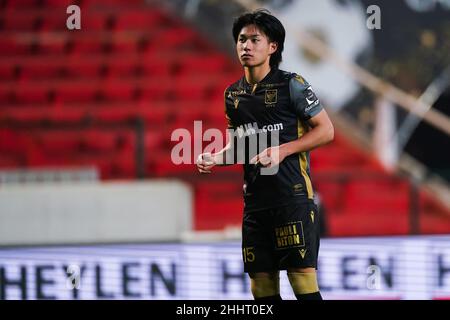 ANVERSA, BELGIO - GENNAIO 25: Daichi Hayashi di Sint-Truidense VV durante la partita della Jupiler Pro League tra il Royal Antwerp FC e Sint-Truidense VV al Bosuilstadion il 25 Gennaio 2022 ad Anversa, Belgio (Foto di Jeroen Meuwsen/Orange Pictures) Foto Stock