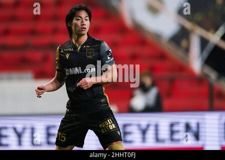 ANVERSA, BELGIO - GENNAIO 25: Daichi Hayashi di Sint-Truidense VV durante la partita della Jupiler Pro League tra il Royal Antwerp FC e Sint-Truidense VV al Bosuilstadion il 25 Gennaio 2022 ad Anversa, Belgio (Foto di Jeroen Meuwsen/Orange Pictures) Foto Stock