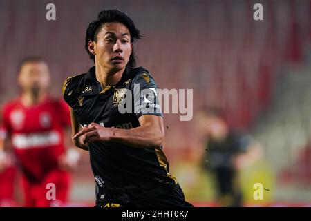 ANVERSA, BELGIO - GENNAIO 25: Daichi Hayashi di Sint-Truidense VV durante la partita della Jupiler Pro League tra il Royal Antwerp FC e Sint-Truidense VV al Bosuilstadion il 25 Gennaio 2022 ad Anversa, Belgio (Foto di Jeroen Meuwsen/Orange Pictures) Foto Stock