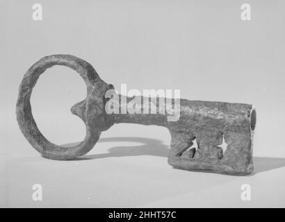 Cassettiera o chiave di cassa 17th secolo probabilmente l'italiano del nord o possibilmente il tedesco. Chiave del cassettiere o del torace. Probabilmente l'italiano del nord o forse il tedesco. 17th secolo. Ferro battuto. Ferro metallurgato Foto Stock