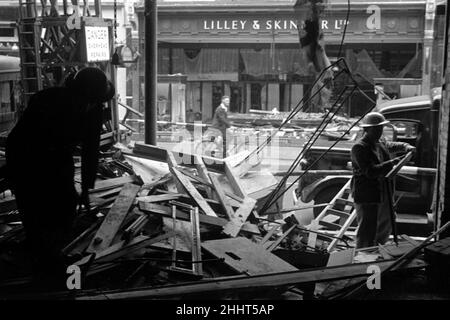 Alfieri. Danni da RAID aereo, Kingston, Londra. Negozio in rovina. Agosto 25th 1940. L159 Foto Stock