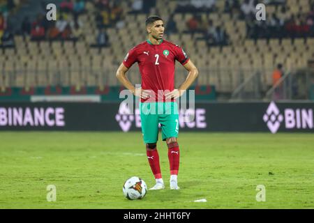 YAOUNDE, CAMERUN - 25 GENNAIO: Achraf Hakimi del Marocco durante la Coppa delle nazioni d'Africa 2021 Play offs - 1/8-finale partita tra Marocco e Malawi a Stade Ahmadou Ahidjo il 25 gennaio 2022 a Yaounde, Camerun. (Foto di SF) Credit: Sebo47/Alamy Live News Foto Stock