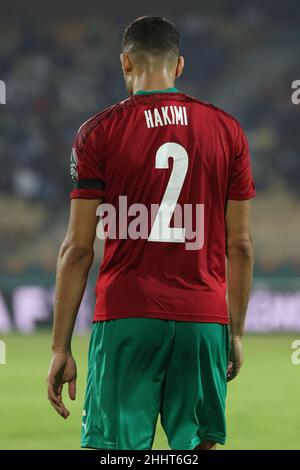 YAOUNDE, CAMERUN - 25 GENNAIO: Achraf Hakimi del Marocco durante la Coppa delle nazioni d'Africa 2021 Play offs - 1/8-finale partita tra Marocco e Malawi a Stade Ahmadou Ahidjo il 25 gennaio 2022 a Yaounde, Camerun. (Foto di SF) Credit: Sebo47/Alamy Live News Foto Stock