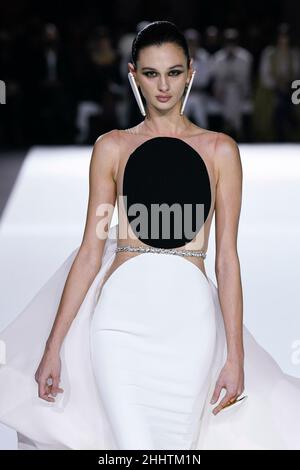 Parigi, Francia. 25th Jan 2022. STEPHANE ROLLAND SS22 Runway durante Haute Couture Primavera Estate 2022 - Gennaio 2022 - Parigi, Francia 25/01/2022 Credit: dpa/Alamy Live News Foto Stock