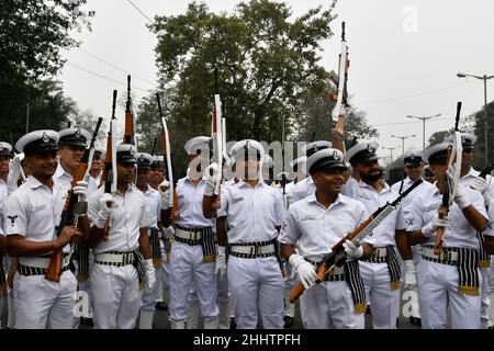 24 gennaio 2022, kolkata, Bengala Occidentale, India: Prova di vestito completo per la prossima sfilata della Repubblica Day sulla strada Rossa a Kolkata, India (Credit Image: © Sudipta Pan/Pacific Press via ZUMA Press Wire) Foto Stock