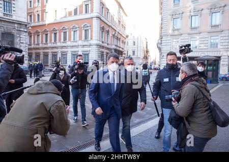 Roma, Italia. 25th Jan 2022. Matteo Renzi arriva a Montecitorio Palace per votare per l'elezione del nuovo Presidente della Repubblica (Credit Image: © Matteo Nardone/Pacific Press via ZUMA Press Wire) Foto Stock