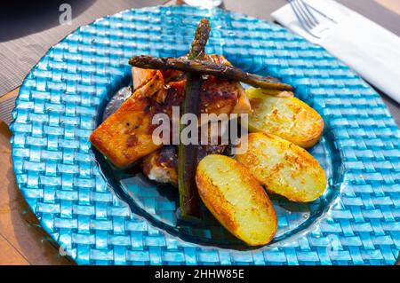 Salmone fritto in stile giapponese Foto Stock