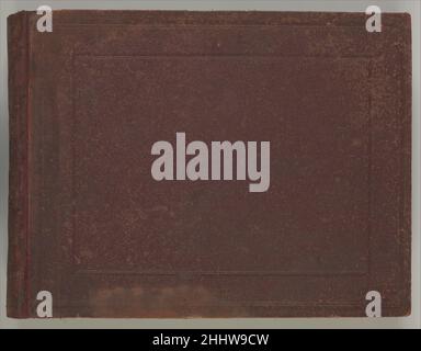 [Album of Paris Crime Scenes] 1901–8 attribuito ad Alphonse Bertillon il francese Alphonse Bertillon, capo dell'identificazione criminale per il dipartimento di polizia di Parigi, ha sviluppato il formato delle armi da fuoco e altre procedure fotografiche utilizzate dalla polizia per registrare i criminali. Anche se le immagini di questo straordinario album di fotografie forensi sono state fatte da o sotto la direzione di Bertillon, è stato probabilmente assemblato da un investigatore privato o segretario che ha lavorato nella prefettura di Parigi. Le fotografie dei corpi pallidi delle vittime dell'omicidio sono assemblate con le viste delle stanze dove anche gli omicidi Foto Stock