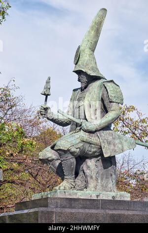 Nagoya, Giappone – 20 ottobre 2019: Una statua di Kato Kiyomasa, un daimyo giapponese dei periodi Edo e un esperto costruttore del castello di Nagoya. Nagoya. Giappone Foto Stock