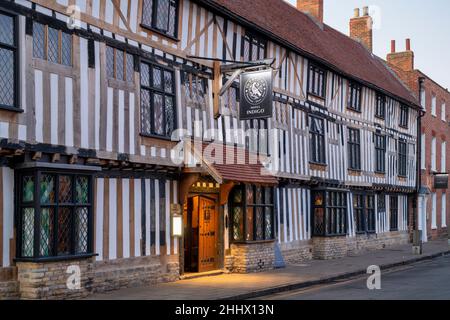 L'Hotel Indigo al tramonto. Chapel Street, Stratford upon Avon, Warwickshire, Inghilterra Foto Stock