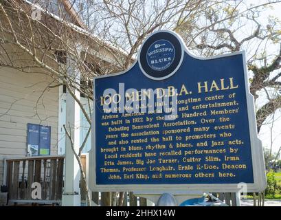 Insegna sul Mississippi Blues Trail di fronte alla 100 Men DBA Hall a Bay St. Louis. Foto Stock