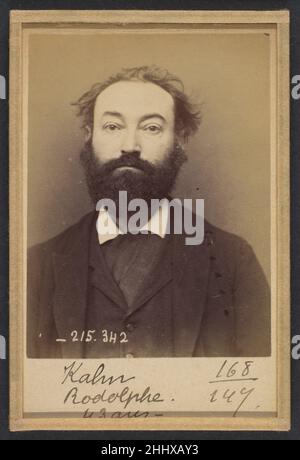 Kahn. Rodolphe. 43 ans, né le 15/1/51 à Lyon (Rhône). Courtier de commerce. Anarchiste. 8/3/94. 1894 Alphonse Bertillon nato in un'illustre famiglia di scienziati e statistici, Bertillon iniziò la sua carriera come impiegato nell'Ufficio di identificazione della Prefettura di Parigi di polizia nel 1879. Incaricato di mantenere un registro affidabile dei trasgressori da parte della polizia, ha sviluppato il primo moderno sistema di identificazione penale. Il sistema, che divenne noto come Bertillonage, aveva tre componenti: Misurazione antropometrica, descrizione verbale precisa delle caratteristiche fisiche del prigioniero e stan Foto Stock