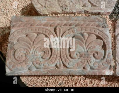 Architrave ca. 1130–40 catalano. Architrave. Catalano. CA. 1130–40. Marmo. Prodotto in Francia. Scultura-architettura Foto Stock