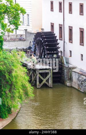 Il mulino Velkoprevorsky vicino al torrente Moldava chiamato Certovka a Praga, Repubblica Ceca, Europa. Foto Stock