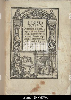 Libro quarto. De rechami per elquale se impara in diuersi Modelordine e il modo de recamare...Opera nua, title page (recto) ca. 1532 Alessandro Paganino italiano pubblicato da Alessandro Paganini, italiano, attivo 16th secolo.pagina del titolo illustrata con titolo stampato in nero. Il titolo circostante è una cornice architettonica illustrata con 2 due donne che lavorano sui telai in fondo alla pagina. Libro quarto. De rechami per elquale se impara in diuersi Modelordine e il modo de recamare...Opera nua, title page (recto) 659810 Foto Stock