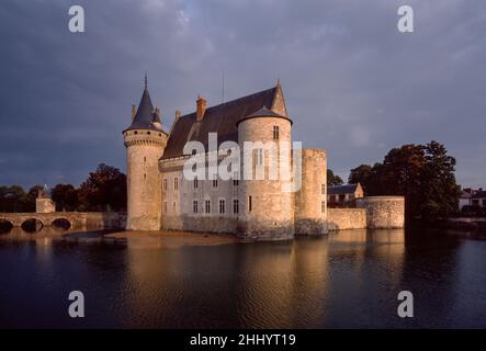 Sully-sur-Loire, Schloß, Château de Sully-sur-Loire, Blick von Nordwesten Foto Stock