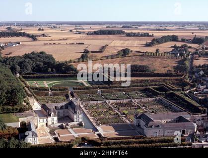 Villandry, Château de Villandry, Schloß und Garten, Blick von Norden (Luftbild) Foto Stock