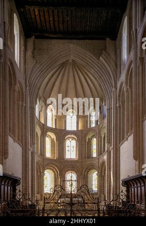 Forêt-la-Foret, Klosterkirche, Abbaye de Cerisy-la-, Blick in den Chor Foto Stock