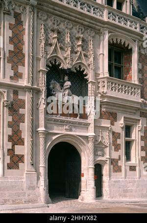 Blois, Schloß, Château de Blois, Portal zum Innenhof, Reiterstandbild Ludwigs XII Foto Stock