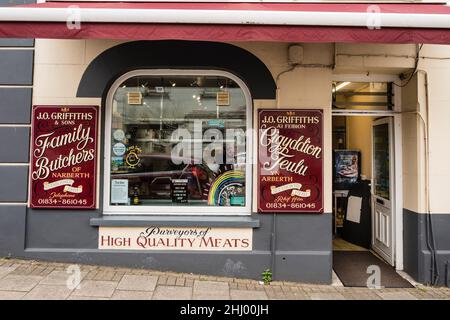 J o Griffiths e figli macellai di famiglia, Narberth, Pembrokeshire, Galles, Regno Unito Foto Stock