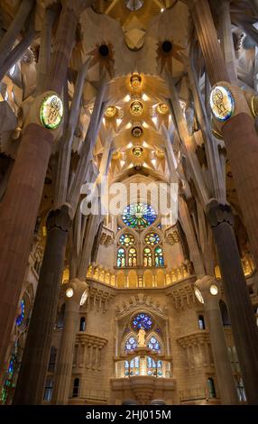 All'interno delle navate e del transetto della Basilica della Sagrada Familia (Barcellona, Catalogna, Spagna) ESP: Interior de las naves de la Sagrada Familia, BCN Foto Stock