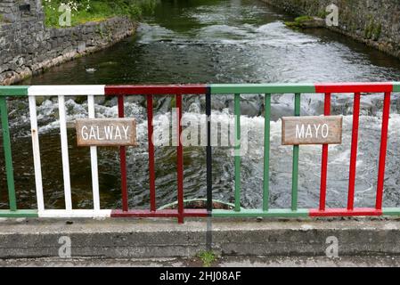 Cong, fiume Cong, contea di Mayo, provincia del Connacht, Repubblica d'Irlanda, Europa Foto Stock