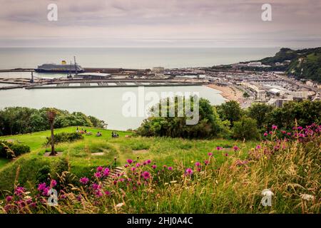 Vista del porto di dover dal castello Foto Stock