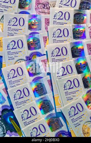 Twenty Pounds Sterling note che mostrano le funzioni di stampa di ologramma di sicurezza. Foto Stock