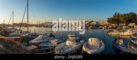 Marina di Balaruc e Mont Saint Clair in fondo, in Occitanie, Francia Foto Stock