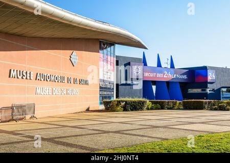 Il Musée Automobile de la Sarthe e la porta del circuito della 24 ore di le Mans, Francia. Foto Stock