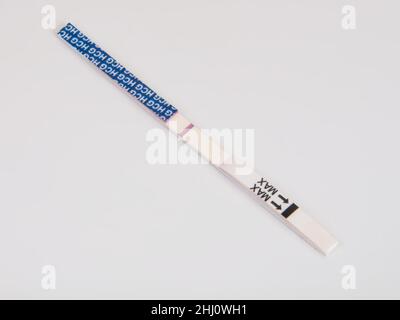 Test di gravidanza medicinale sul bianco Foto Stock